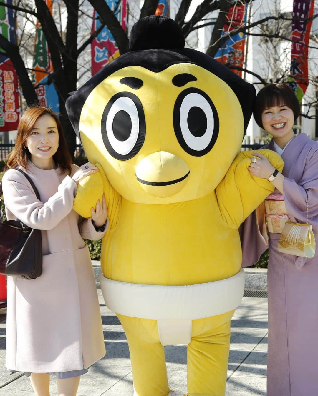 日本相撲協会さんのインスタグラム写真 - (日本相撲協会Instagram)「本日は和装day🌸﻿ 和装dayに来場すると、特典が盛りだくさん！ プロカメラマンの撮影会、 和装day限定グッズをプレゼント、 行司さんとの撮影会など！  国技館で着物のレンタル＆着付けサービスも行っています。 次回は五月場所中、２日目と９日目に開催予定！ ﻿ @sumokyokai ﻿ #sumo﻿  #相撲 ﻿ #力士﻿ #お相撲さん﻿ #大相撲 ﻿ #初場所 ﻿ #一月場所 ﻿  #和装﻿ #着物﻿ #和装day﻿ #きもの﻿ #着物レンタル﻿ #着物コーディネート﻿ #着物女子﻿ #着物デート﻿ #きものコーデ﻿ #日本 ﻿ #japan ﻿ #sumo﻿ #sumowrestling﻿ #japanculture﻿ #japaneseculture﻿」1月20日 20時11分 - sumokyokai