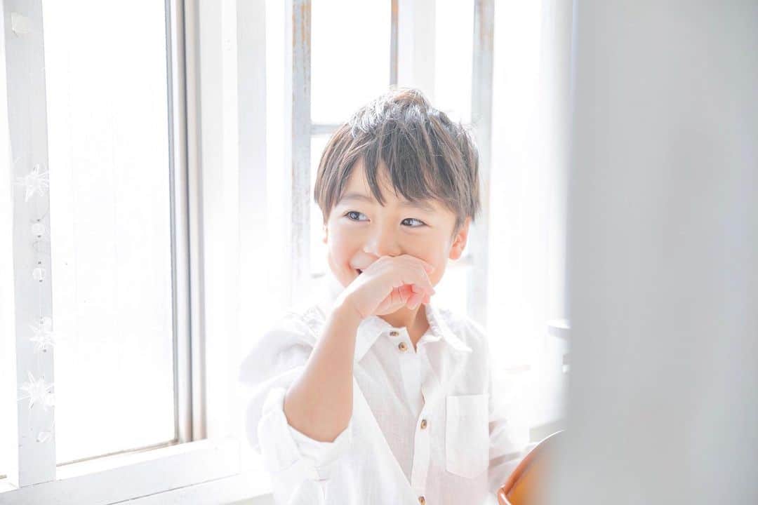 かなさんのインスタグラム写真 - (かなInstagram)「． white🤍🕊 ． ランドセルはまだ来年… もう来年？？🥺 ． りーくんには何色が似合うかなぁ なんて妄想が膨らむ撮影🥰💭 ． ． @lapinus34 💜 ． ． #息子#5歳#スタジオ撮影#ラピナス#lapinus#ランドセル#入学#男の子#男の子ママ」1月20日 20時21分 - kana_s0130