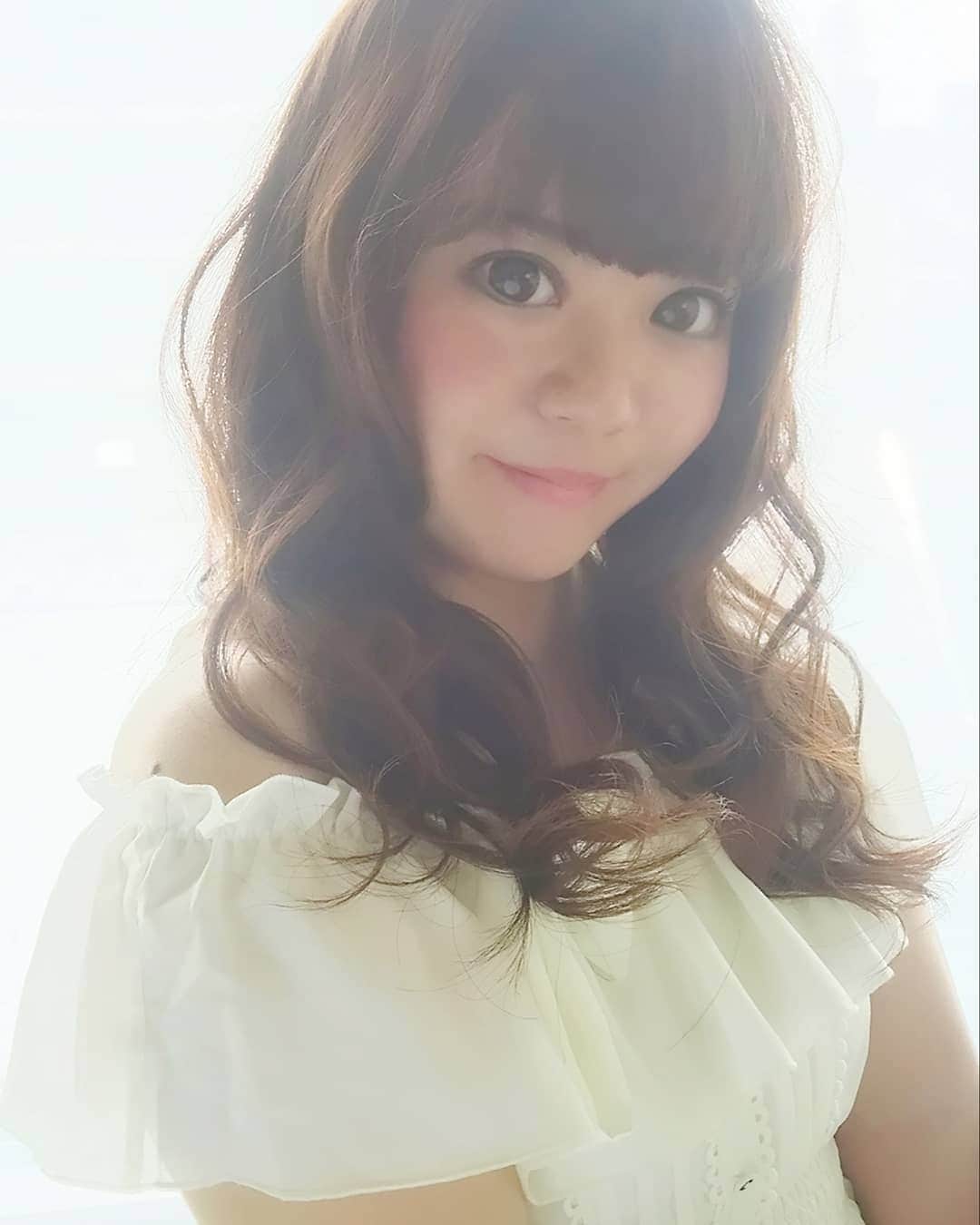 hoshizaki eriのインスタグラム：「. ずっと推している脱毛サロン 銀座カラーの脱毛プランは 脱毛をしたい女子にとって とっても良いんです🙆♡ . 利点は本当に色々あるのですが 私が気に入ったのは 8ヶ月で全身脱毛完了 という 素早いスケジュール設定で 夏までに間に合う！✨🐰 . しかも格安で、且つ 予約もとりやすいので とても通いやすい！✨♥ 脱毛はやっぱり 銀座カラーで決まりですね♡ . 無料カウンセリングのご予約は『@ginzacalla_official』の 公式アカウントURLから キャンペーンcheck！♥ . . #銀座カラー #脱毛 #全身脱毛 #顔脱毛 #callaPR #beautycare #bodycare #つるつる肌 #すべすべ肌 #恋肌 #pleaselikeit #likebackalways #followme #followback #相互フォロー #맞팔 #팔로미 #뷰티인스타 #얼스타그램 #옷스타그램 @ginzacalla_official」