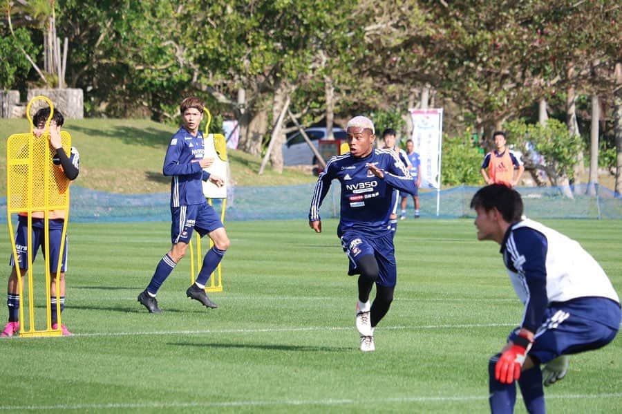 のインスタグラム：「石垣島キャンプ終了！！ 素晴らしい環境の中でとてもいいトレーニングができました！ 次の宮崎キャンプも頑張ります^_^  #fmarinos #マルコスおめでとう🎉 #同部屋前ちゃん #45」
