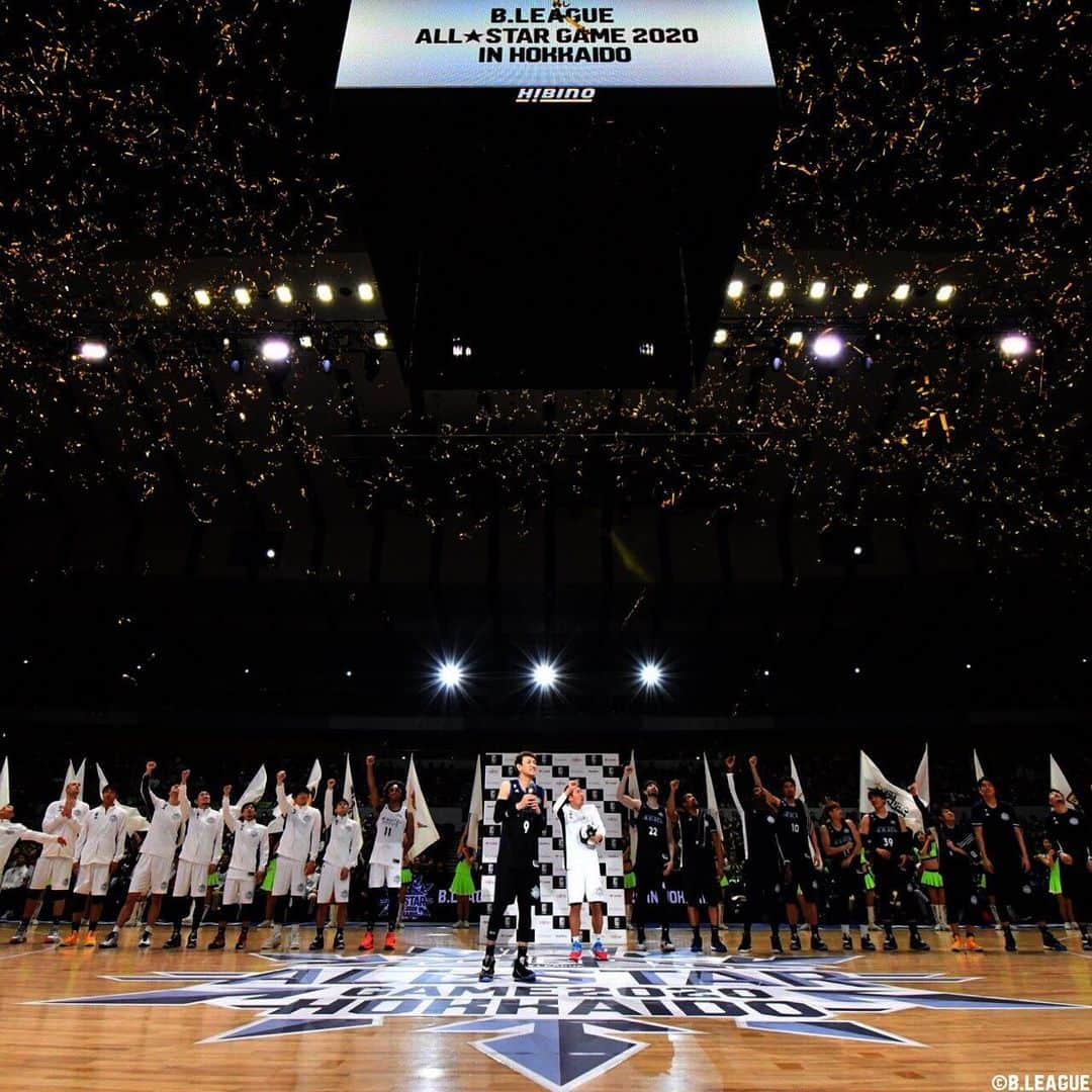 B.LEAGUEさんのインスタグラム写真 - (B.LEAGUEInstagram)「#コメントしてね 📝﻿ ﻿ #Bリーグオールスター を写真で振り返りましょう📸﻿ ﻿ ▷#富樫勇樹 選手と#折茂武彦 選手のマッチアップ💥﻿ ▷#篠山竜青 選手と一緒に入場した#藤井祐眞 選手😂﻿ ▷選手のニコニコ笑顔☺️﻿ ﻿ あなたが印象に残ったシーンは？🤔﻿ ぜひコメントで教えてください！﻿ ﻿ #笑顔 #Smile #かっこいい #可愛い #かわいい #コメント #コメント大歓迎 #思い出 #photo #BLEAGUE #Bリーグ #プロバスケ #バスケットボール #basketball」1月20日 20時41分 - b.league_official