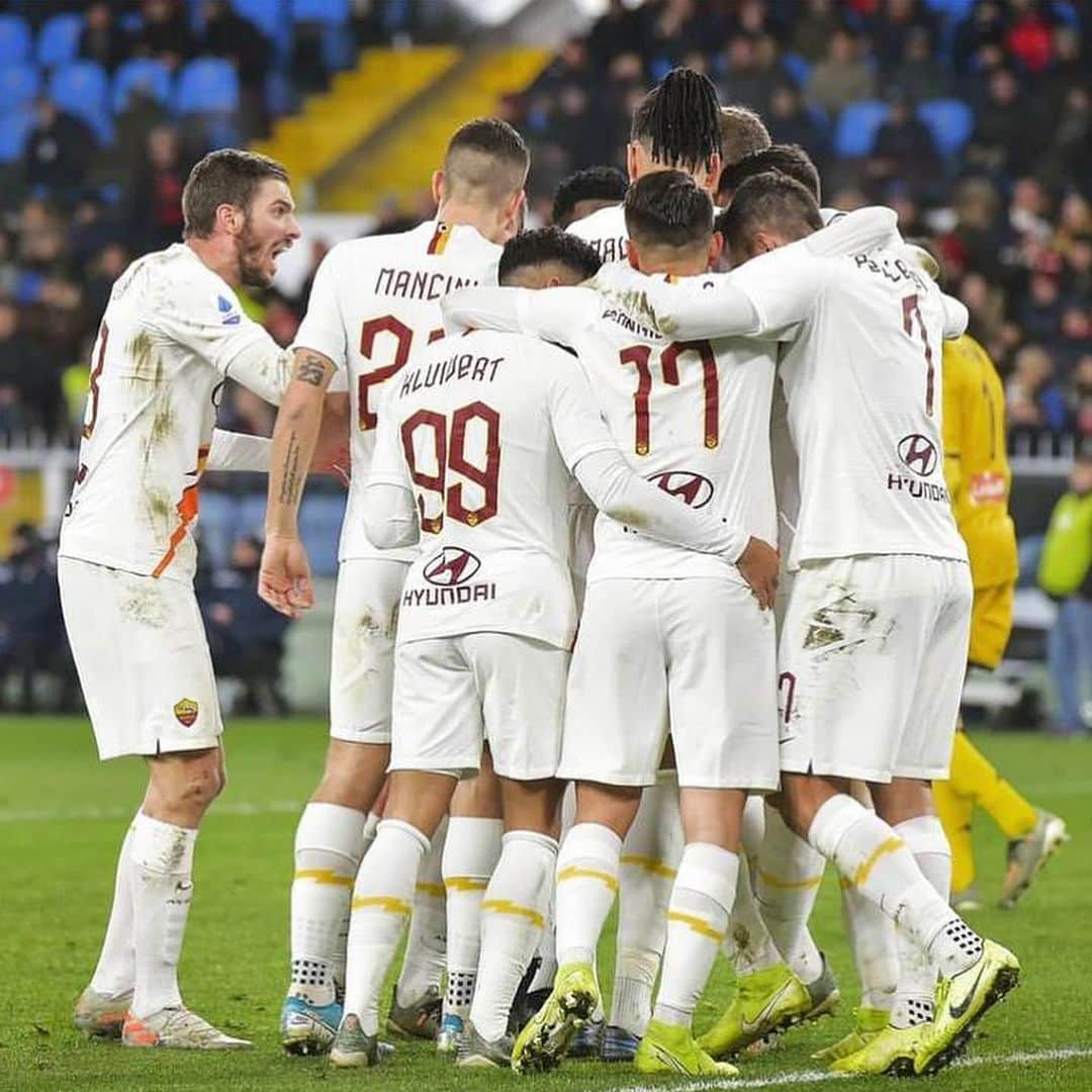 ダビデ・サントンのインスタグラム：「+3.. Avanti così 💪🏼 FORZA ROMA 💛♥️」