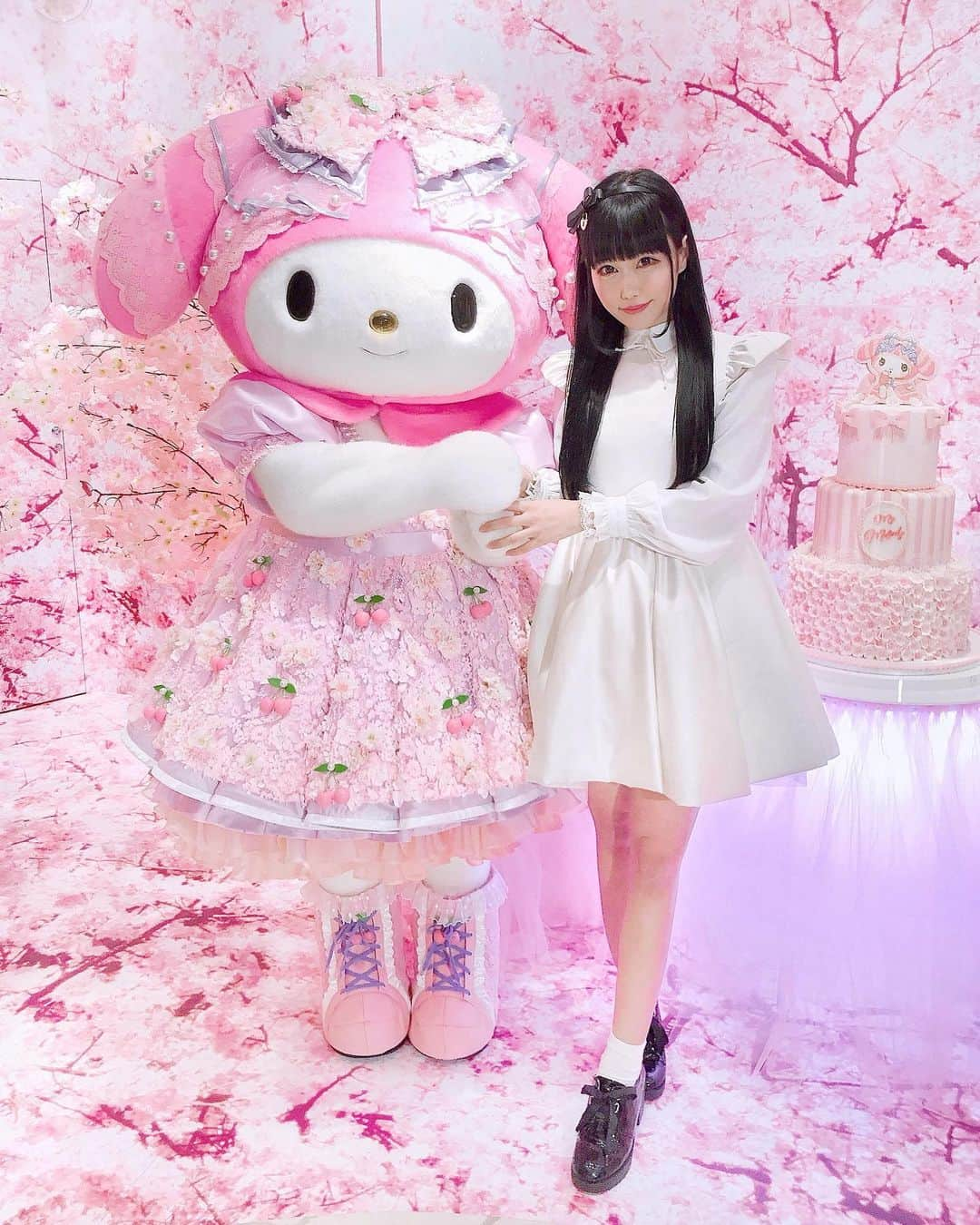 雨宮真梨子さんのインスタグラム写真 - (雨宮真梨子Instagram)「🐰💗🎀💜 . . . ピューロアンバサダーとして 「My Melody Secret Birthday Party」 に招待して頂き参加してきました〜🐰🎀 . . . 45周年の衣装の マイメロちゃん可愛かったし、 お誕生日お祝い出来て嬉しかった💗 . .  #ピューロアンバサダー #ピューロでマイメロセラピー #ピューロランド #puroland #sanrio #sanriopuroland #サンリオピューロランド #サンリオ #マイメロ #ピンク #おしゃれさんと繋がりたい #お洒落さんと繋がりたい #グリーティング #いいね返し #いいねで気になった人フォローする #likeforlikes #インスタ映え #lolitafashion #sweetlolita #黒髪 #量産型 #量産型ヲタク #mymelody #rosemarieseoir #fashion #fashionblogger #instagram #instagood #instalike #cosplay」1月20日 20時47分 - mariko_amemiya101