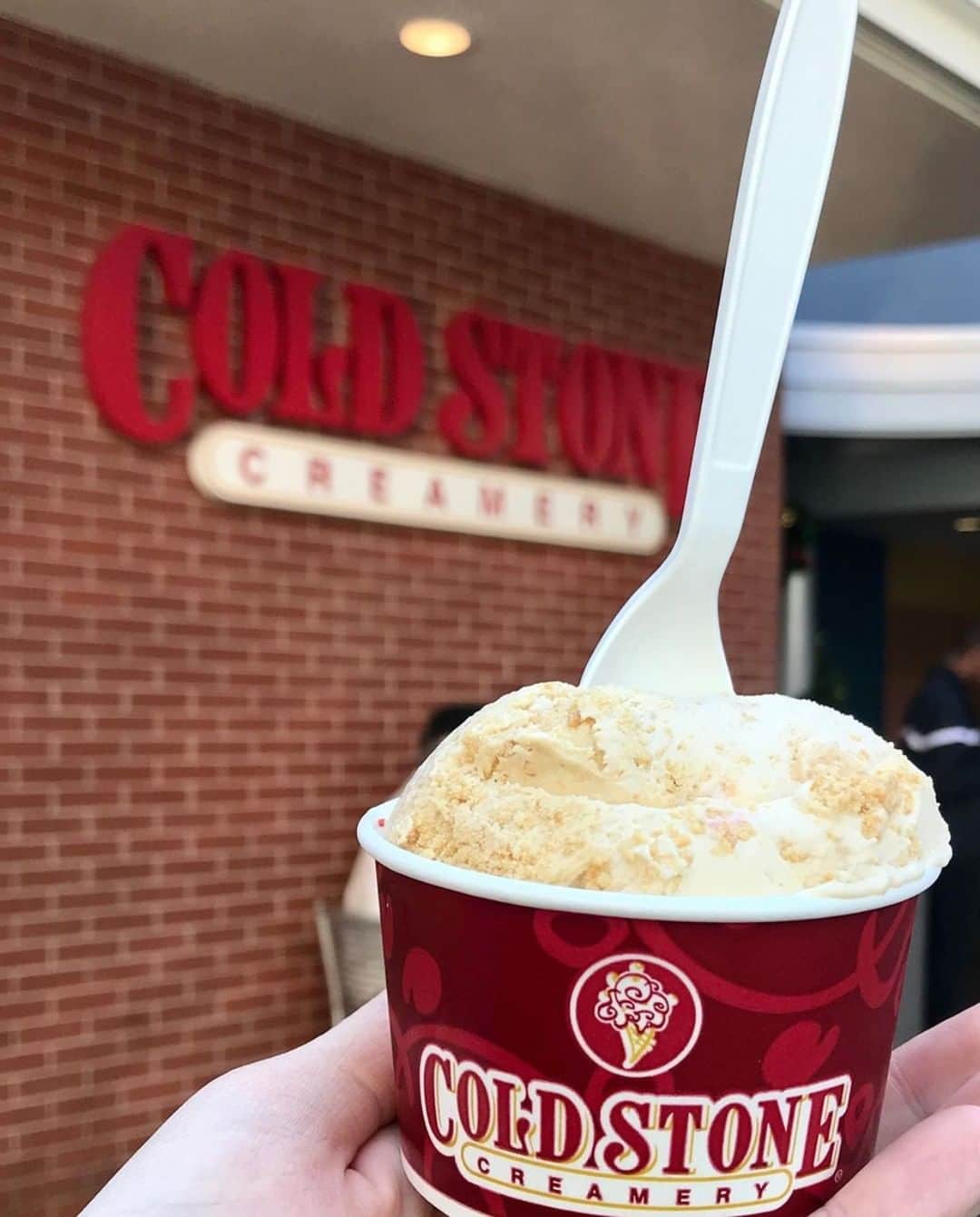 コールド・ストーン・クリーマリーのインスタグラム：「You know you’ve found happiness when you see this sign 😍 📷 : @newfoodsuk」