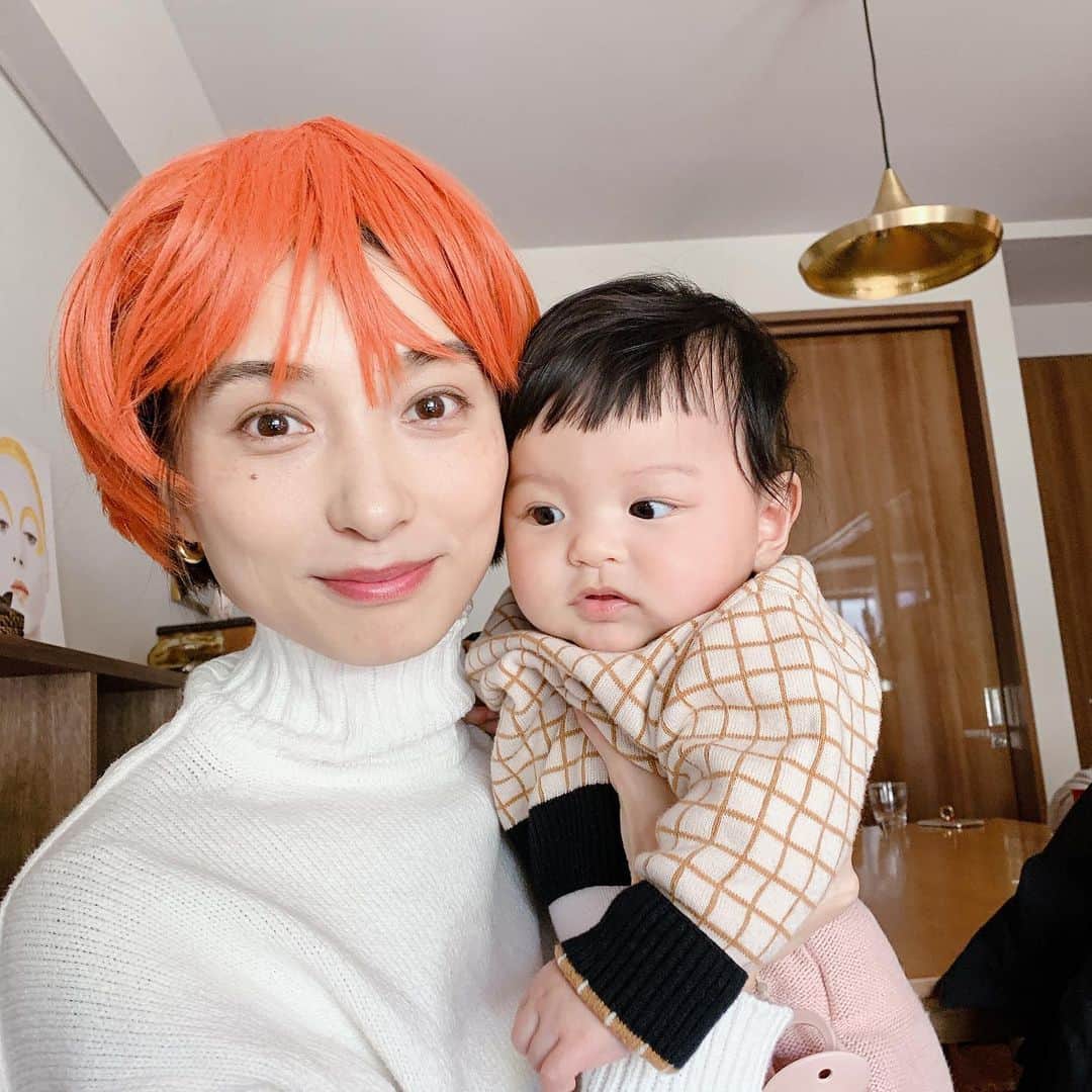 小濱なつきのインスタグラム：「今日の出来事🤣 #orange #wig #with @mikigarden」