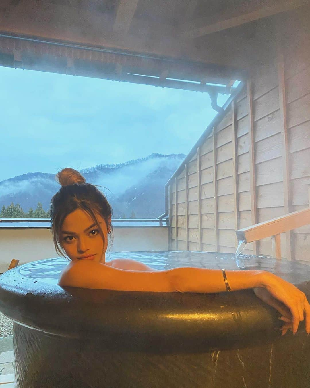 リリーマイマックさんのインスタグラム写真 - (リリーマイマックInstagram)「Kimochi ~ 🤤  I love a good private onsen with a view」1月20日 20時58分 - lilymaymac