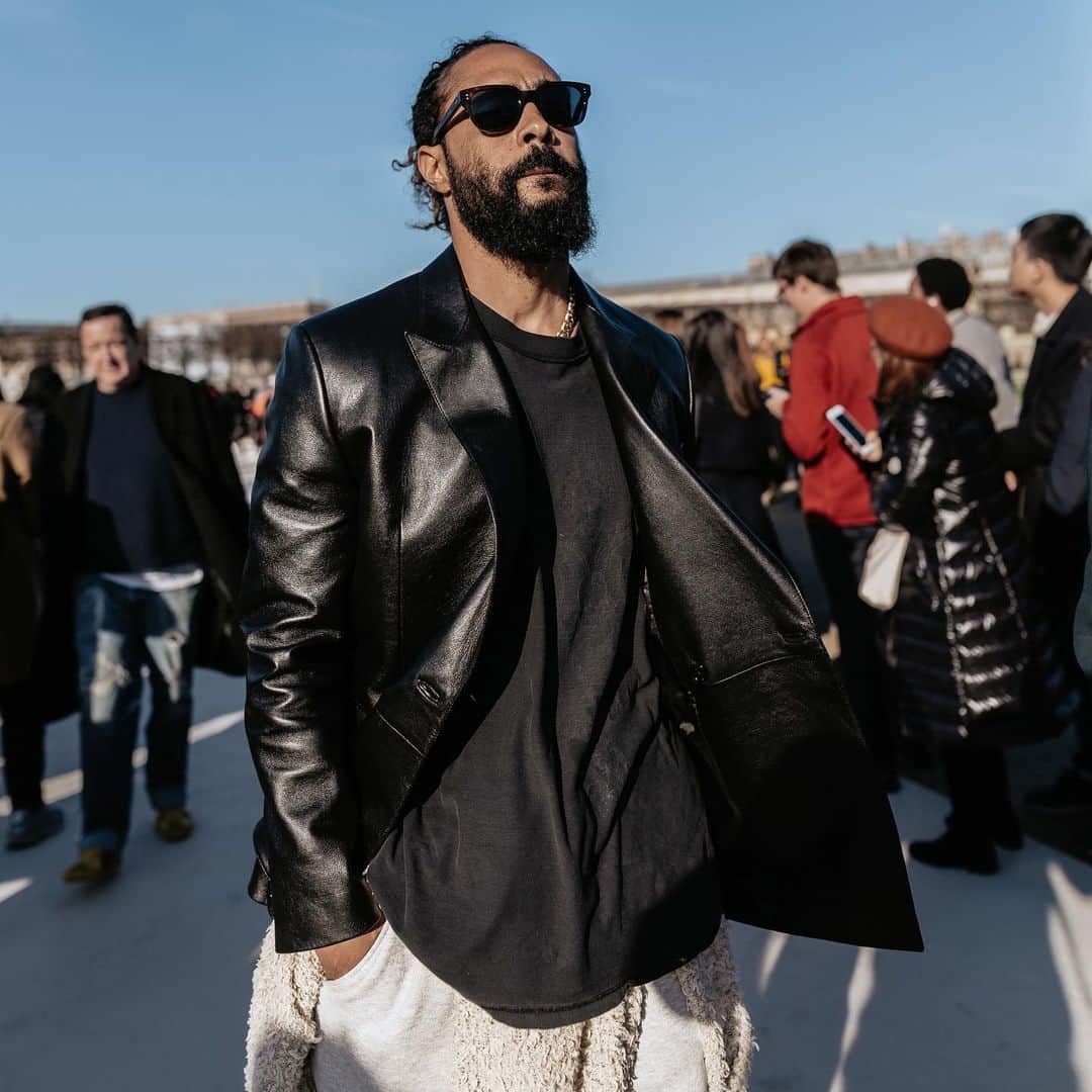 HYPEBEASTさんのインスタグラム写真 - (HYPEBEASTInstagram)「@hypebeaststyle: As #ParisFashionWeek comes to end, here’s a look at some of the best street style featuring street-influenced leisure wear, high-end luxury accessories and coveted sneakers. View more looks via the link in our bio.⁠⠀ Photo: Remy Muntu/@hypebeastfr」1月20日 21時03分 - hypebeast