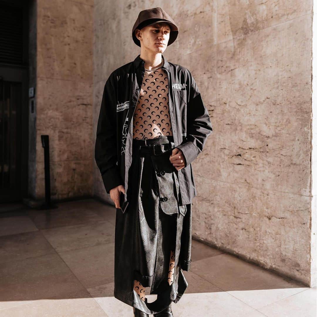HYPEBEASTさんのインスタグラム写真 - (HYPEBEASTInstagram)「@hypebeaststyle: As #ParisFashionWeek comes to end, here’s a look at some of the best street style featuring street-influenced leisure wear, high-end luxury accessories and coveted sneakers. View more looks via the link in our bio.⁠⠀ Photo: Remy Muntu/@hypebeastfr」1月20日 21時03分 - hypebeast