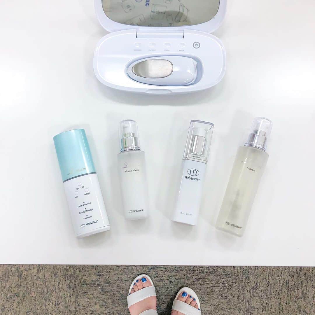 のインスタグラム：「. . moisteaneで毎日肌のお手入れして自分の向き合う時間💎 1日のハッピー思い出しながら考え事するの好き😚 正しい知識を教えてもらったおかげで毎日のお手入れが楽しい！何事も継続は力なり〜😀 自分のこと知ってセルフコントロールするの大切ね🙆‍♀️💛 . #モイスティーヌ#moisteane#スキンケア #ノーファンデ#ノーファンデ生活#化粧品 #保湿#保湿ケア#クレンジング#洗顔#乳液」