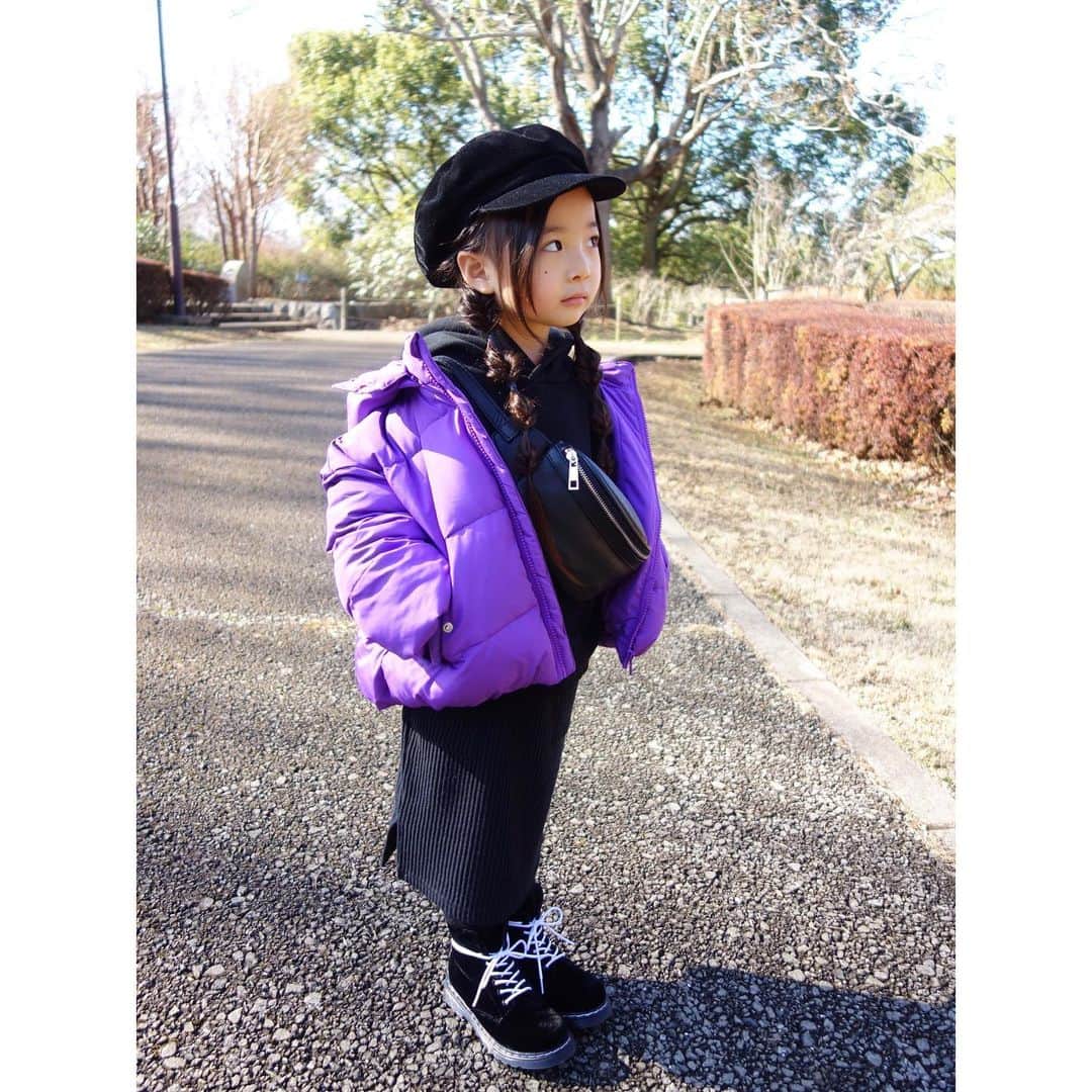 Saraさんのインスタグラム写真 - (SaraInstagram)「. coordinate♡ . 推しカラーのパープル💜 (スワイプして最後をみてね☞) . ヨツバに会えて 大満足なサラでした💜 . casquette ▶︎ #zarakids  outer ▶︎ #radchap  hoodie ▶︎ #devirock  skirt ▶︎ #branshes  boots ▶︎ #drmartens .  #ootd #kids #kids_japan #kids_japan_ootd #kjp_ootd #kidsfahion #kidscode #kidsootd #kidswear #jeanasiskids #キッズコーデ #キッズファッション #インスタキッズ #ファントミラージュ #ヨツバ #チェキ会 #推しカラーコーデ #mirage2」1月20日 21時05分 - sarasara718