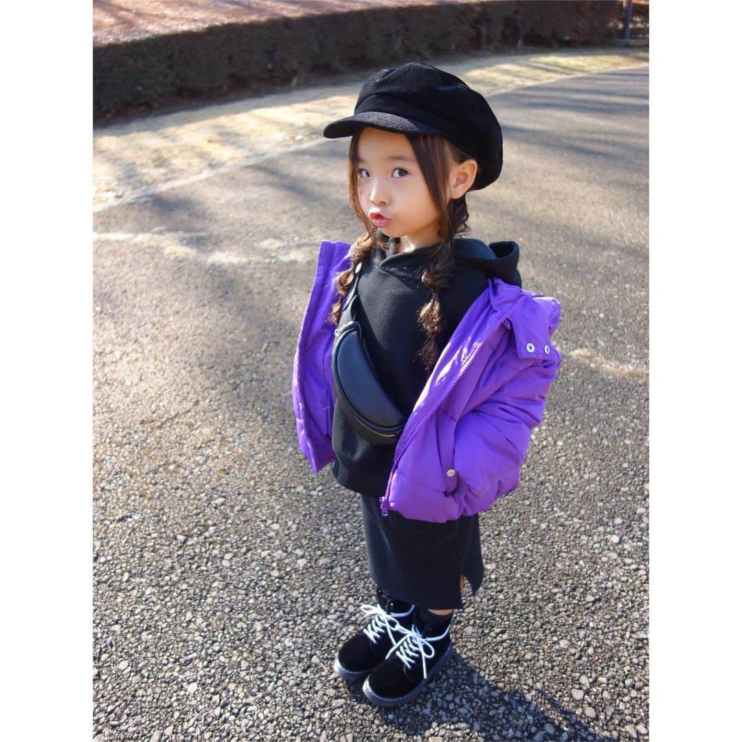 Saraさんのインスタグラム写真 - (SaraInstagram)「. coordinate♡ . 推しカラーのパープル💜 (スワイプして最後をみてね☞) . ヨツバに会えて 大満足なサラでした💜 . casquette ▶︎ #zarakids  outer ▶︎ #radchap  hoodie ▶︎ #devirock  skirt ▶︎ #branshes  boots ▶︎ #drmartens .  #ootd #kids #kids_japan #kids_japan_ootd #kjp_ootd #kidsfahion #kidscode #kidsootd #kidswear #jeanasiskids #キッズコーデ #キッズファッション #インスタキッズ #ファントミラージュ #ヨツバ #チェキ会 #推しカラーコーデ #mirage2」1月20日 21時05分 - sarasara718