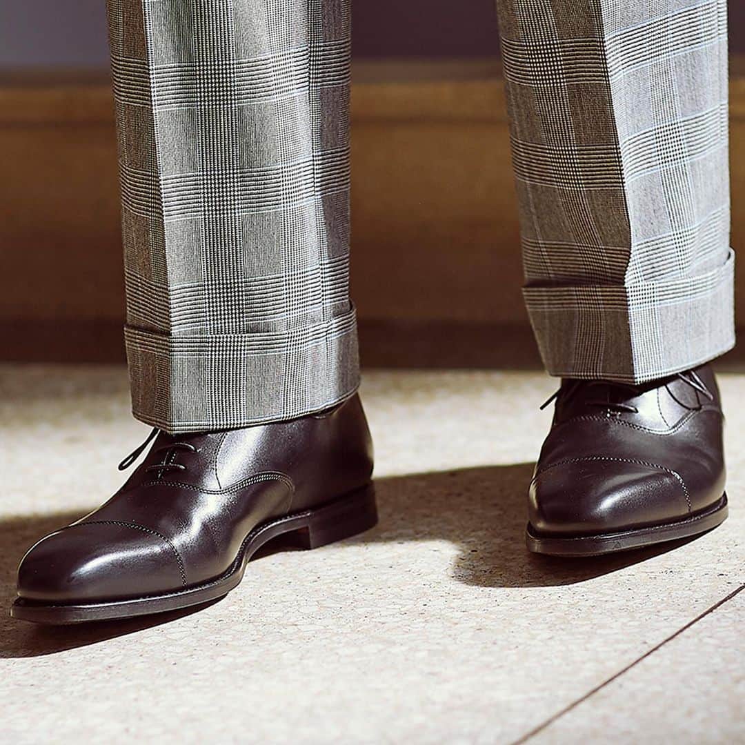 クロケット&ジョーンズさんのインスタグラム写真 - (クロケット&ジョーンズInstagram)「Shoes & Style: Back to Business - We might be just a little biased, but at Crockett & Jones we think there’s no better way to beat the January blues than to treat yourself to a new pair of shoes. . Swipe up in our story to read the article. . #crockettandjones #madetobeworn #citysole #backtobusiness」1月20日 21時37分 - crockettandjones_official