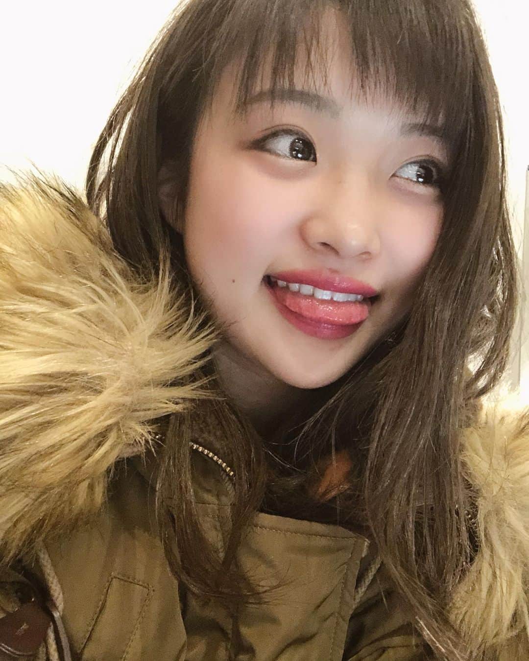 石井美音奈のインスタグラム：「みんなから前髪褒めてもらえて嬉しい😆パッツン前髪気に入ってます♪  #前髪　#パッツン前髪 #パッツン」
