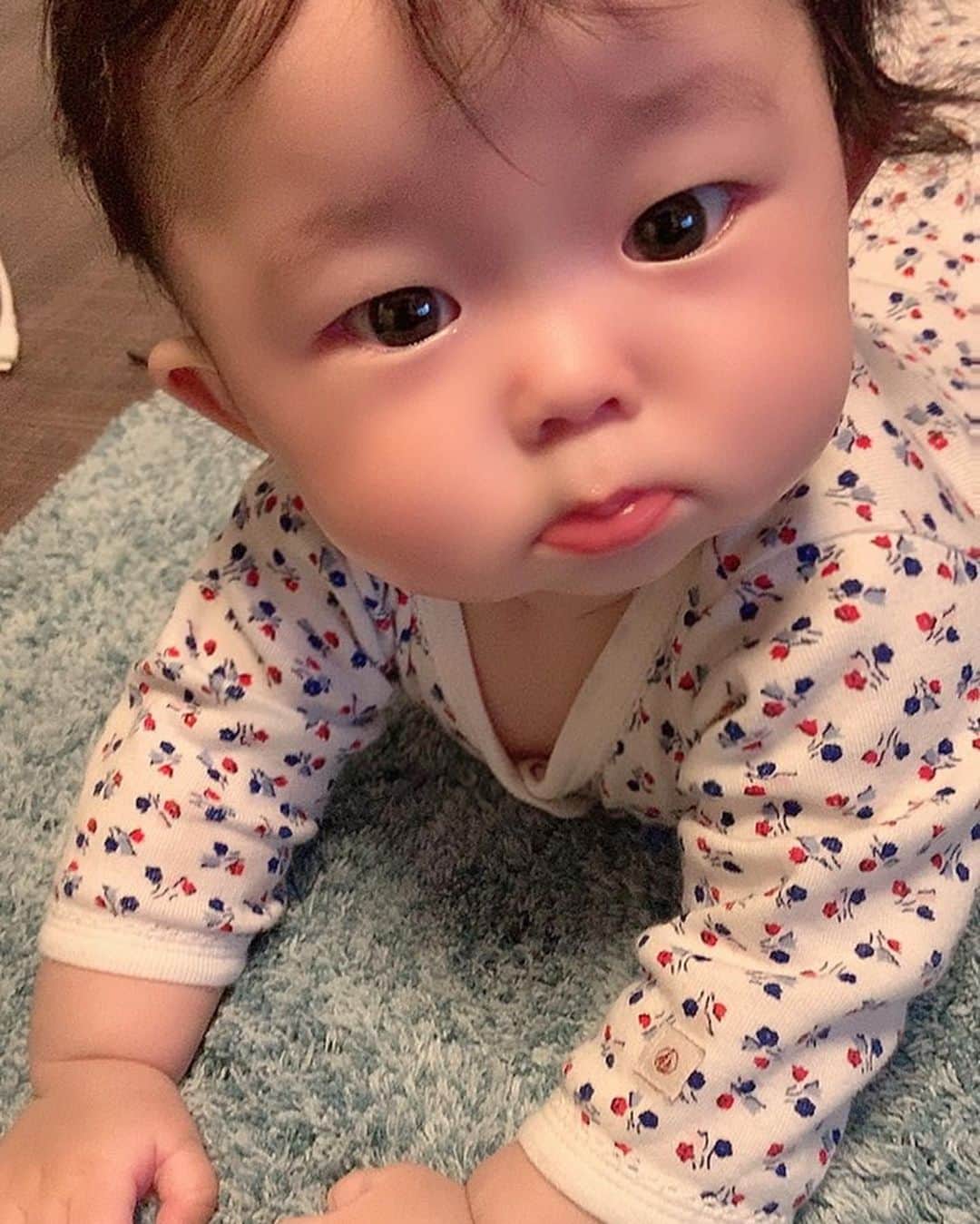 本田しおりのインスタグラム：「顔が四角い🤣💜💚💛 #5month」