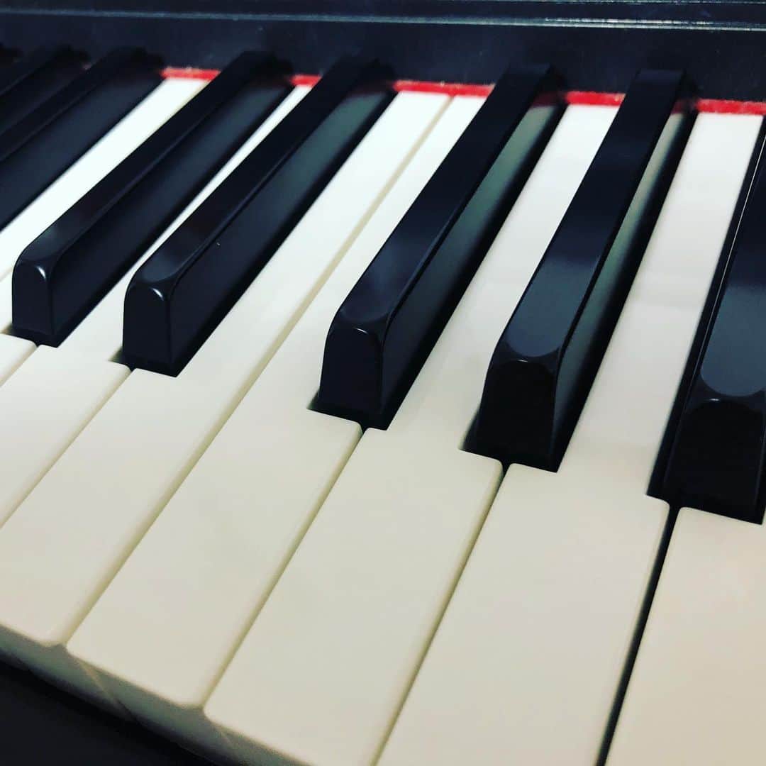 佐竹明咲美さんのインスタグラム写真 - (佐竹明咲美Instagram)「気づけば1時間経っていました😂 友達の大切な日に演奏させていただけることに🎶 心を込めてお届けしたいです🥰  #しかも大事な友達と連弾🤝　#ピアノ」1月20日 21時52分 - asami_satake