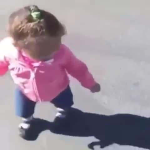 カロリーヌ・ド・メグレのインスタグラム：「Me looking at my week or just: Monday (watch with sound)」