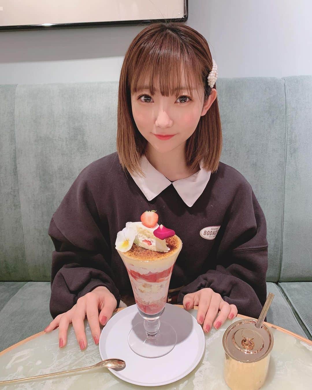 夏川愛実のインスタグラム：「ㅤㅤㅤㅤㅤㅤㅤㅤㅤㅤㅤㅤㅤ いちごパフェ💓🍓 ㅤㅤㅤㅤㅤㅤㅤㅤㅤㅤㅤㅤㅤㅤㅤㅤㅤㅤㅤㅤㅤㅤㅤㅤㅤㅤ  ㅤㅤㅤㅤㅤㅤㅤㅤㅤㅤㅤㅤㅤㅤㅤㅤㅤㅤㅤㅤㅤㅤㅤㅤㅤ #いちご#いちごパフェ#フラワーテーブル」