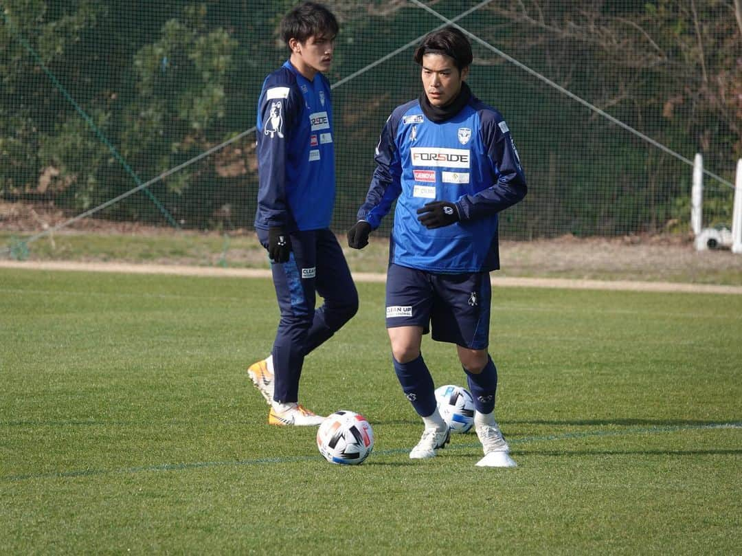 横浜FCさんのインスタグラム写真 - (横浜FCInstagram)「- キャンプ6日目。 午後のOFFを利用して、コーチングスタッフ陣が熊野本宮大社へ必勝祈願に行ってきました！ - #YOKOHAMAFC #横浜FC #HAMABLUE #HAMAPRIDE #jleague #八咫烏 #熊野本宮大社」1月20日 22時21分 - yokohamafc_official