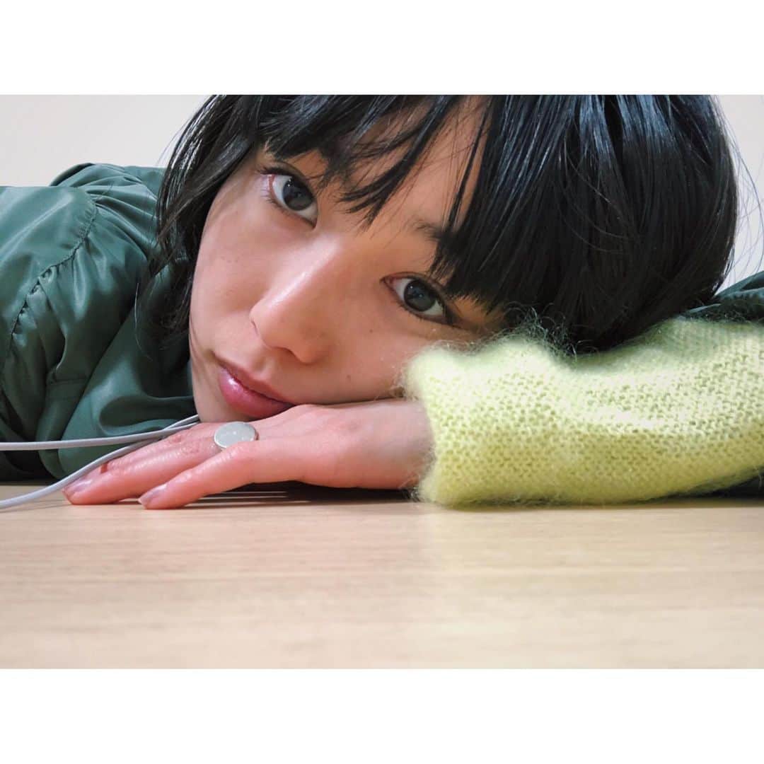 水戸悠夏子さんのインスタグラム写真 - (水戸悠夏子Instagram)「髪切りたい！美容室行きたい！と、思う日はだいたい月曜日である。今のところ順調に髪を伸ばせている自分を褒めてあげたい・・。（私このニットめちゃめちゃ着てるな）」1月20日 22時43分 - mitoyukako