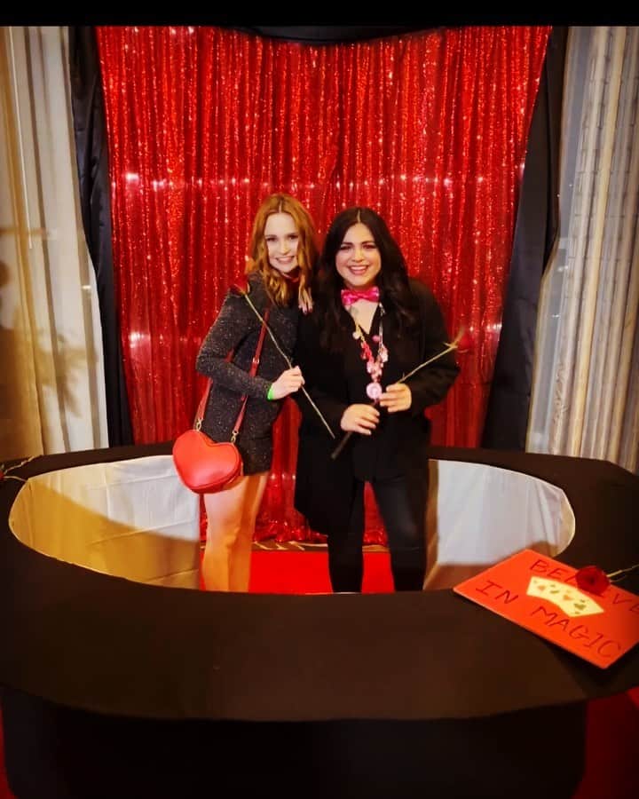 キーリー・マーシャルのインスタグラム：「Will you accept this rose @mayanlopez ? I was so honored to be invited to @rsnhope Prom for those who had to miss their dances due to illness. I loved making memories with everyone 💜」