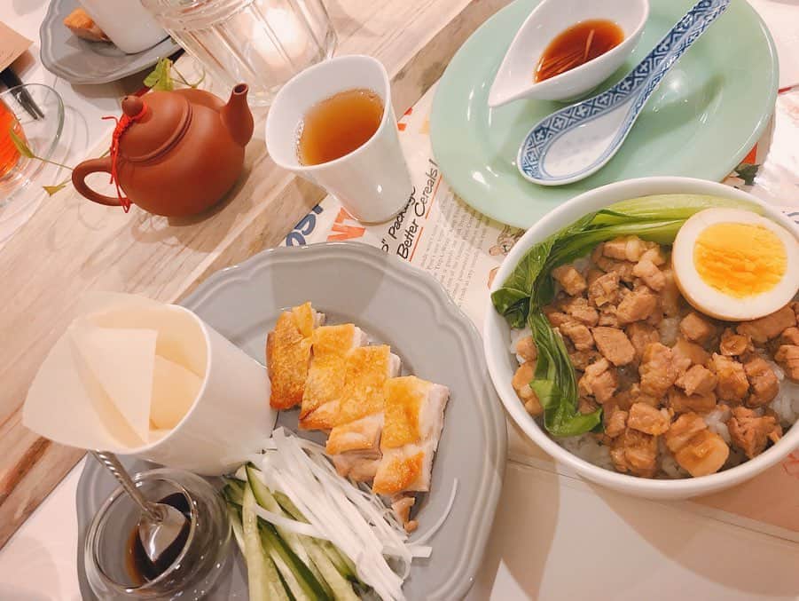 麻生夏子さんのインスタグラム写真 - (麻生夏子Instagram)「※これは私が作ったお料理ではありません！﻿ ﻿ ということで、自分の作ったの載せろよというツッコミも入りそうですが、お料理教室で作ったメニューにとっても感動したので載せさせてください😍笑﻿ ﻿ ﻿ 🍽小籠包﻿ 🍽鶏の北京ダック風﻿ 🍽ルーロー飯(台湾式豚肉ごはん)﻿ ﻿ ﻿ なんと！！﻿ 念願の小籠包レッスン受けてきました！﻿ お家で簡単に作れるなんて…﻿ 夢みたいだ…﻿ ﻿ 鶏の北京ダック風も、普通の北京ダックより満足度高いし﻿ ルーロー飯もお店出せそうでした🤤﻿ これは早速復習したいと思います✨👏﻿ ﻿ 先生天才。尊敬。﻿ ﻿ ﻿ ﻿  #料理 #クッキングラム #cooking #browndish #料理教室 #お料理教室 #盛り付け﻿」1月21日 8時26分 - natsukoaso0806