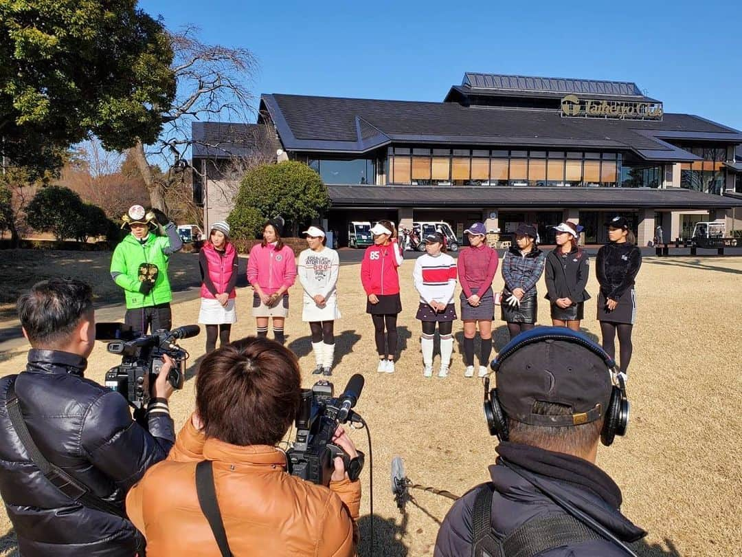 原史奈さんのインスタグラム写真 - (原史奈Instagram)「昨日は 太平洋ゴルフクラブ美野里で BSーTBSの 勝ち抜き女子ゴルフ大戦の収録でした 3人1チームとなって9ホールオールバーディーを目標に対戦します チーム原史奈は山本潤さんと紺野ゆりちゃんと 2人ともとってもゴルフが上手で頼りになります✨ さてどんな結果に？！ OAは決まったらまたお知らせしまーす #勝ち抜き女子ゴルフ大戦 #bstbs #太平洋ゴルフクラブ美野里コース #楽しい収録 #お天気ポカポカ #ゴルフ仲間 #山本潤  #紺野ゆり #コカドケンタロウ  #原史奈 #ゴルフ #ゴルフレッスン #ゴルフ女子 #ゴルフ男子 #ゴルフ大好き #golf #ゴルフウエア #ゴルフコーデ #ゴルフグッズ #ゴルフ動画 #ping #ピン #ping女子 #gle2 #g410 #even #archivio #アルチビオ #cuartounited」1月21日 8時43分 - fuminahara