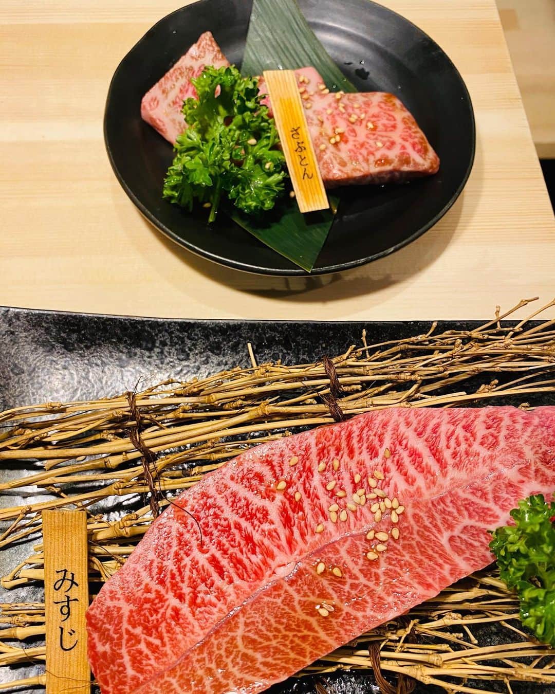 水木一郎さんのインスタグラム写真 - (水木一郎Instagram)「焼肉は #カルビ や #ハラミ はもちろんだけど #みすじ や #ざぶとん は外せない。特にざぶとんは肉の旨さが口いっぱいに広がり、この部位はほんと美味しいV! いや美味しいZ! #焼肉  #水木一郎」1月21日 8時48分 - ichiromizuki