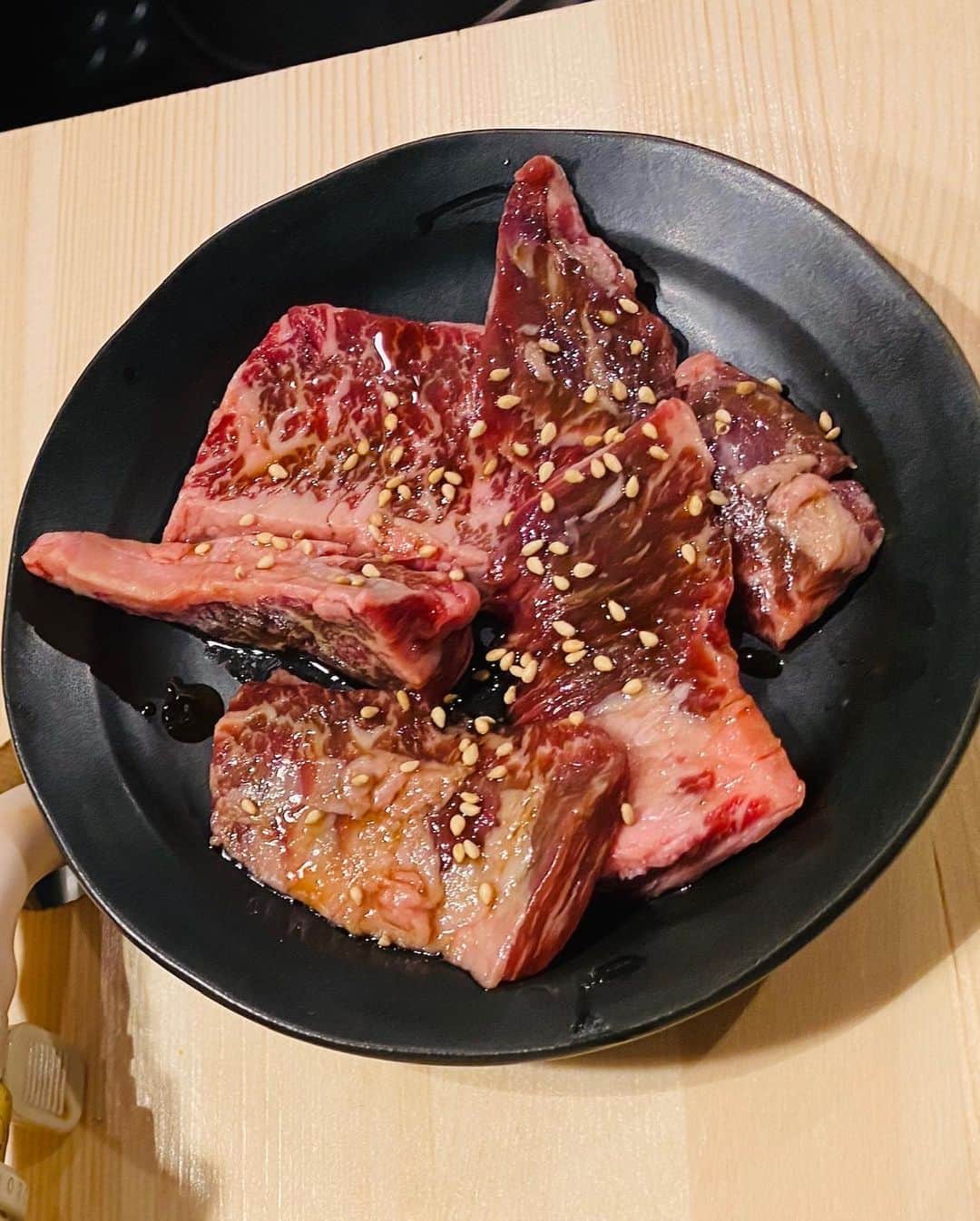 水木一郎さんのインスタグラム写真 - (水木一郎Instagram)「焼肉は #カルビ や #ハラミ はもちろんだけど #みすじ や #ざぶとん は外せない。特にざぶとんは肉の旨さが口いっぱいに広がり、この部位はほんと美味しいV! いや美味しいZ! #焼肉  #水木一郎」1月21日 8時48分 - ichiromizuki