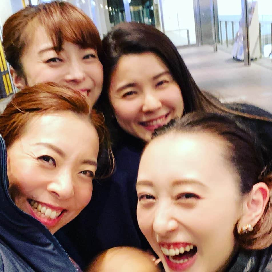 音花ゆりのインスタグラム：「. . 2年3ヵ月振りの4人集合😂 楽しすぎて、笑いすぎて、死ぬかと思いました🤣🤣🤣 物語るブレブレ感…笑 どうしても、ブレる。笑 . あー大好き過ぎる…❤️ . . #87期　#再会　#2年3ヵ月　#一生　#大好き」