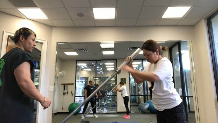宮里美香のインスタグラム：「*** フロリダ合宿🇺🇸⛳️💪 With My trainer @ryosuke_ishii_fitness_jp . 全身のパワーを養うトレーニング💪 . 瞬発力をつけるトレーニングと、重量を扱うトレーニングをこのオフは取り組んでいます！ . #florida #workout #traning  #フロリダ合宿 #トレーニング #オフトレ」