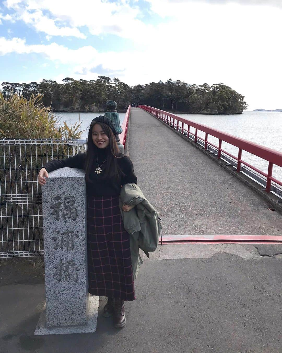 白鳥羽純さんのインスタグラム写真 - (白鳥羽純Instagram)「🗾 お正月に宮城県へ行って参りました  東北の澄んだ空気気持ち〜  日本三景 松島 まさに風光明媚！  パート2もあるよ〜  #仙台旅行 #日本三景 #松島 #福浦橋 #渡月橋 #奥の細道 #松尾芭蕉 #三景ジャンプ #bashomatsuo  #discoverjapan #japantravel #sendaigram」1月21日 0時59分 - hasuminst