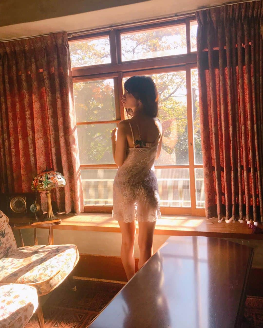 ぱいぱいでか美のインスタグラム：「FLASHオフショットシリーズおわりー。 改めてありがとうございました！ ꙳ #グラビア #週刊FLASH ꙳ 明日からまたいつもの調子のインスタに戻りますが いろいろ反応も大きくて嬉しい1週間でした☻ 出すときはバ！と声をもらえるけど 週刊誌で1週間ずっと買いました報告とかの反響 ずーっともらてたの初めてだったかもしれん！ またやりたいなと思えました、ありがとうございます。 一手間とらせるけどぜひアンケートお願いしますね！ また機会あればやろうと思いますので。。 買いそびれた方はバックナンバーとか電子書籍でぜひね！ 残りのオフショットはFC会員向けに近日送りつけます。笑 じゃあまたグラビアやる日までということでバックショットで。」