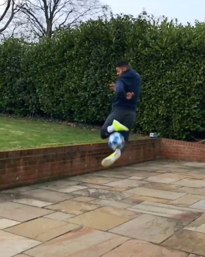 F2Freestylersのインスタグラム：「What would you name this skill? 👀🌪💫」
