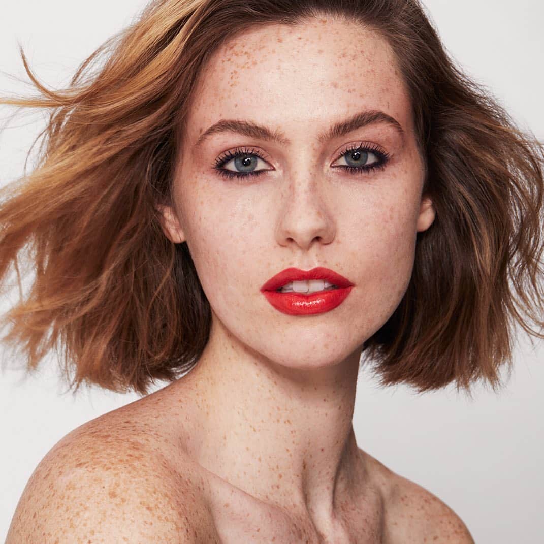 資生堂さんのインスタグラム写真 - (資生堂Instagram)「Layer for ultra-lush results. Top ModernMatte Powder Lipstick in Flame with Crystal GelGloss for statement-making color and shine. #ShiseidoMakeup #JapaneseBeauty #JBeauty」1月21日 1時40分 - shiseido