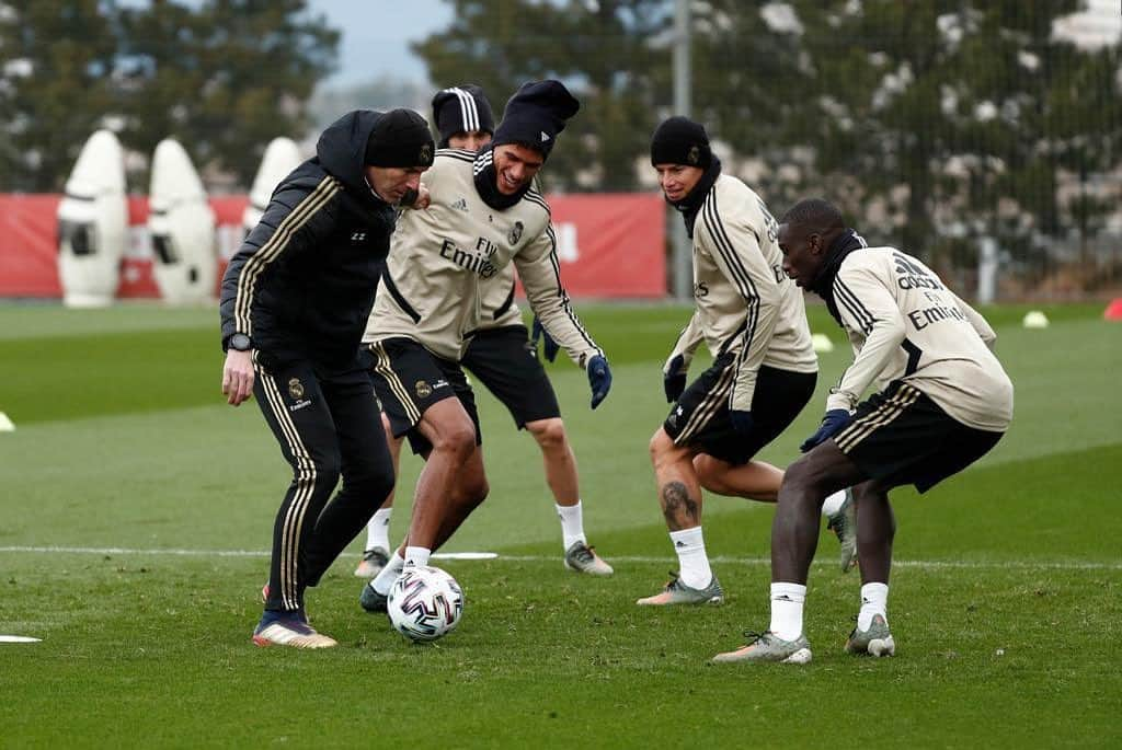 ラファエル・ヴァラーヌさんのインスタグラム写真 - (ラファエル・ヴァラーヌInstagram)「😅⚽️🔥 @realmadrid #TeamVarane」1月21日 1時51分 - raphaelvarane