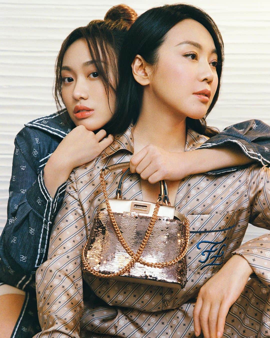 Fendiさんのインスタグラム写真 - (FendiInstagram)「The ultimate indulgence or a beautiful gift: add an elegant touch of sparkle to your look with the special-edition #FendiPeekaboo, as worn by Zou Yuanqing and Yan Ni in the #MeAndMyPeekaboo series.  #FendiCNY  Photographer: @oliverjune」1月21日 2時00分 - fendi