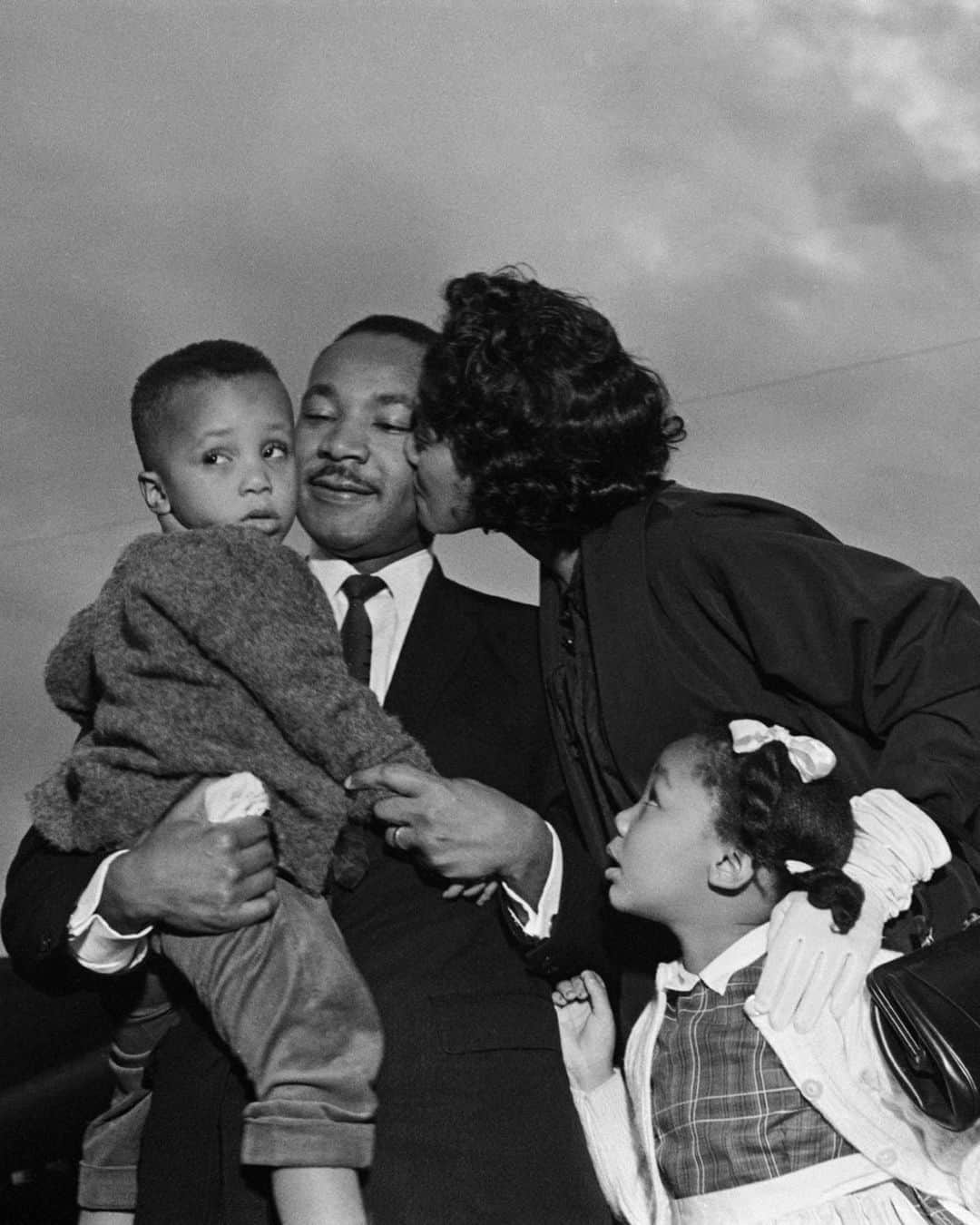 Polo Ralph Laurenさんのインスタグラム写真 - (Polo Ralph LaurenInstagram)「An Inspiring Life: We celebrate the legacy of Martin Luther King Jr. today, in remembrance of his birthday, and every day.  #MLK」1月21日 2時01分 - poloralphlauren