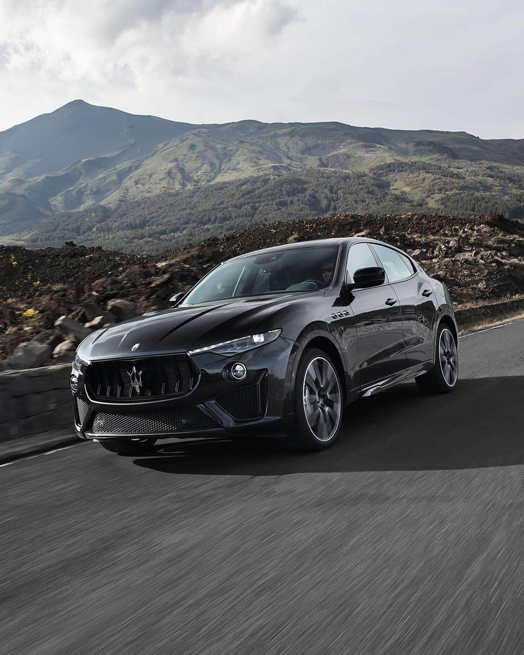 マセラティさんのインスタグラム写真 - (マセラティInstagram)「Feel its unwaning force as you power through your journey. #MaseratiLevanteTrofeo #Maserati」1月21日 2時28分 - maserati