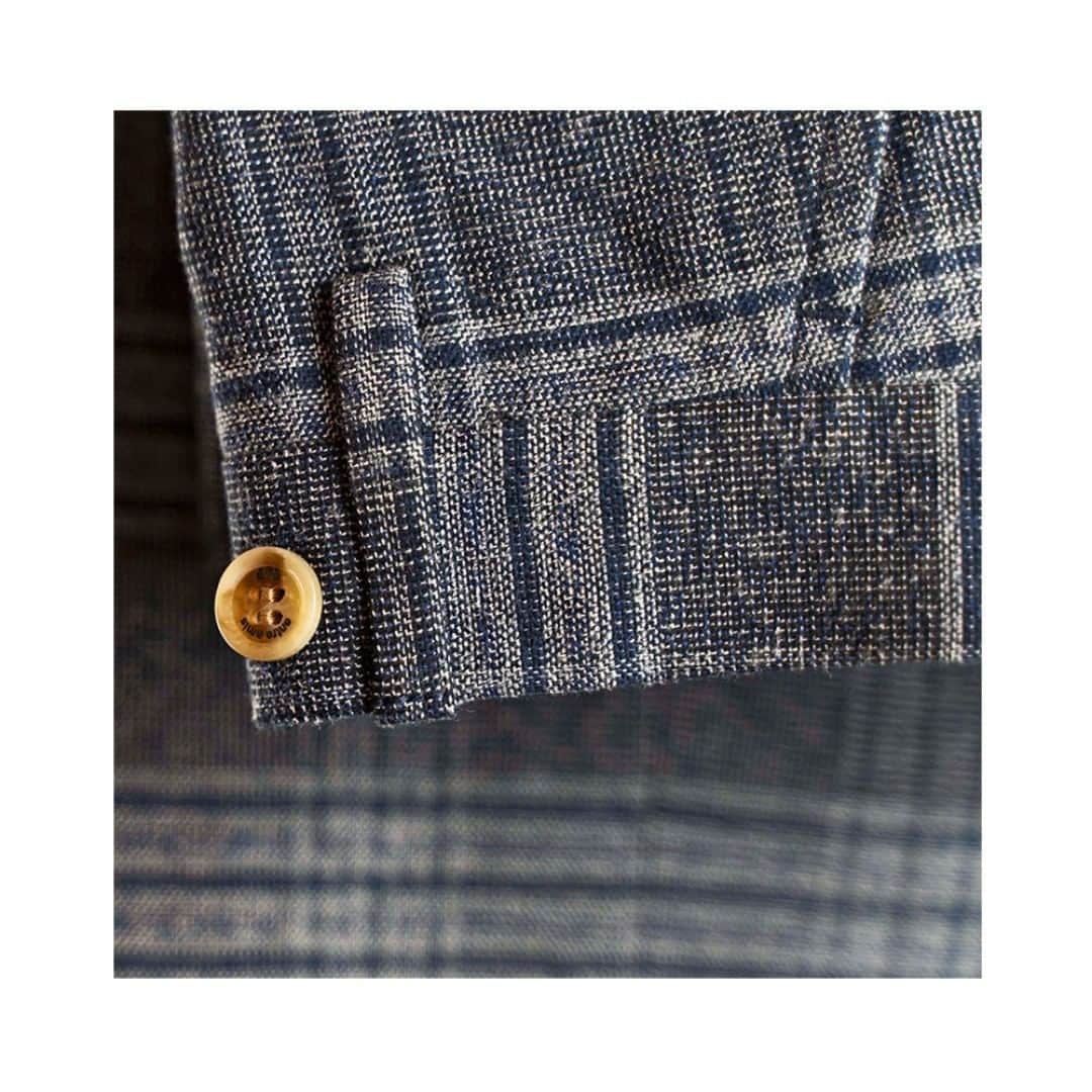 Entre Amis Officialさんのインスタグラム写真 - (Entre Amis OfficialInstagram)「#EntreAmis is love and attention to detail. This is the strength of our brand. _ #EntreAmis #trousers #menswear #entreamisofficial #fashion #style #art #denim #napoli #tradition #collection #men #lifestyle」1月21日 2時40分 - entreamis_official