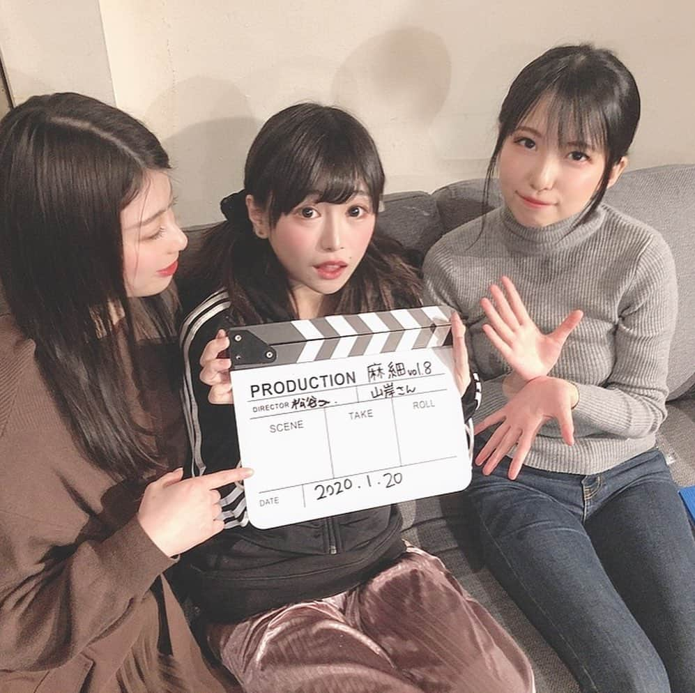 國井紫苑さんのインスタグラム写真 - (國井紫苑Instagram)「#麻細 vol.8 でした！ 出演者が多かった！ そしてお客様も多かった！  座談から始まり、現役映画監督お2人(山岸謙太郎監督と松谷康徳監督)に実際に映像を撮ってもらうという内容でした。  カメラで撮ってもらってのお芝居は初めてでそしてトップバッターはめちゃくちゃ緊張しました😭 途中山岸監督からアドバイスを頂いて芝居を変えていくのも楽しかったし、初めての映像芝居を大きなスクリーンでしかも皆様に見てもらえたのは本当に恵まれてるなと思いました。  俳優陣は信國さん、ちゅうまんさん、まのみか、みさみさで全員知ってて素敵な役者さんだったので落ち着いてお芝居できました。  舞台だけじゃなく映像のお芝居がこれからもっと出来るように頑張ります。 うっす！」1月21日 2時42分 - ciopiiiii