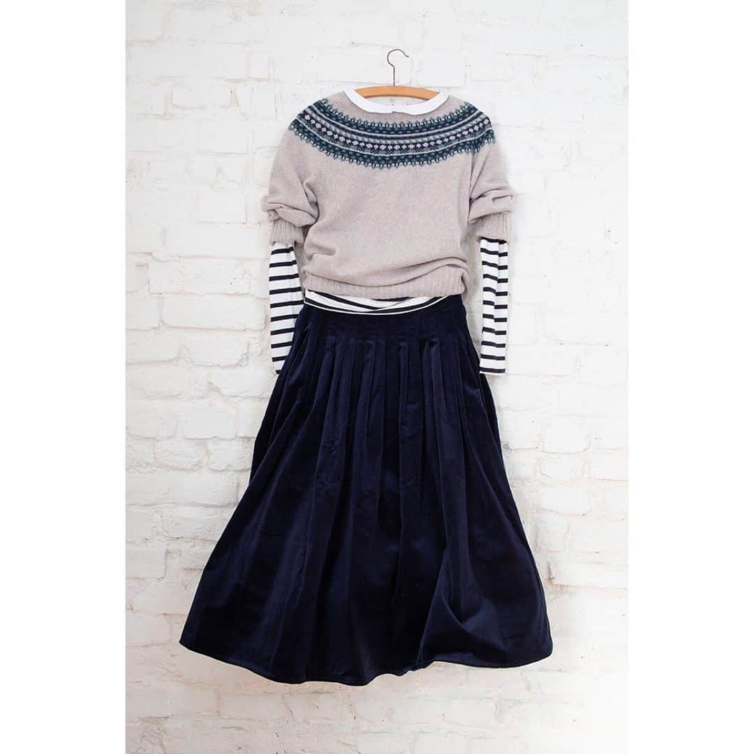 キャベジズ&ローゼズのインスタグラム：「Deliciously heavy cotton velvet with a very soon to arrive Brunel Fairisle sweater knitted in Scotland. @christina_strutt @cabbagesandroses_shop @gilfoxhats #bluevelvet #velvet #pleats #perfectskirt #shoplocal #scottishknitwear #madeinbritain #livinglifebeautifully #cabbagesandroses #britishfashion」