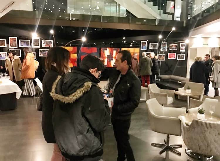Instagramersさんのインスタグラム写真 - (InstagramersInstagram)「We had a great #instameet and exhibition opening with @igersburgos at @achotelburgos in #Burgos #Spain with our community yesterday! Thanks to #achotelburgos team and Juan the manager who invited to share our best instagrams pics about Burgos and offered a smart buffet #IgersBurgosNavidad19. Thanks to #diputacionburgos support too! . You can visit it at HOTEL AC BURGOS (Paseo de la Audiencia, 7). #igersburgos #igersspain」1月21日 2時44分 - igers