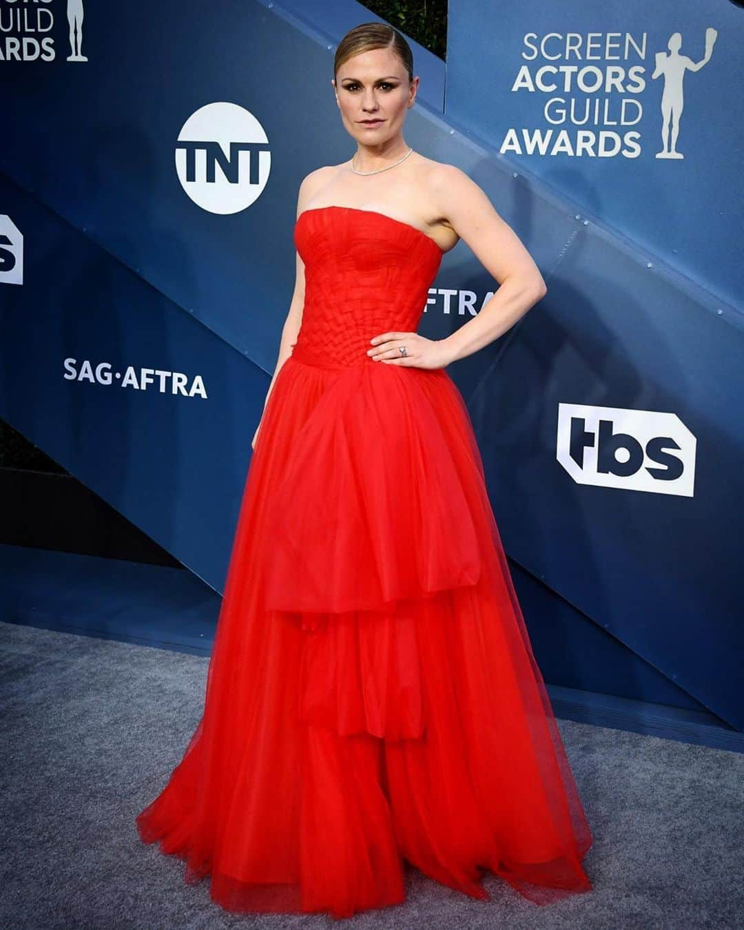 アンナ・パキンさんのインスタグラム写真 - (アンナ・パキンInstagram)「Thank you so much letting me wear this dreamy gown @carolinaherrera to celebrate @theirishmanfilm  night at the @sagawards AND as always huge love and thanks to my amazing #glamfam  @anitapatrickson @amynadinemakeup @davestanwell @susansalteration - not sure what I did to deserve you all ❤️❤️❤️❤️ (shoes- @louboutinworld  necklace- @anitakojewelry body- @lgthunder #crossfit 😉)」1月21日 2時46分 - _annapaquin