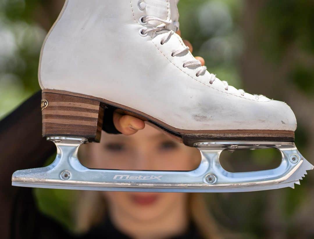 アンバー・グレンさんのインスタグラム写真 - (アンバー・グレンInstagram)「Eye on the Prize with my @jackson.ultima Boots & Blades 😼⛸」1月21日 2時47分 - amberglenniceskater