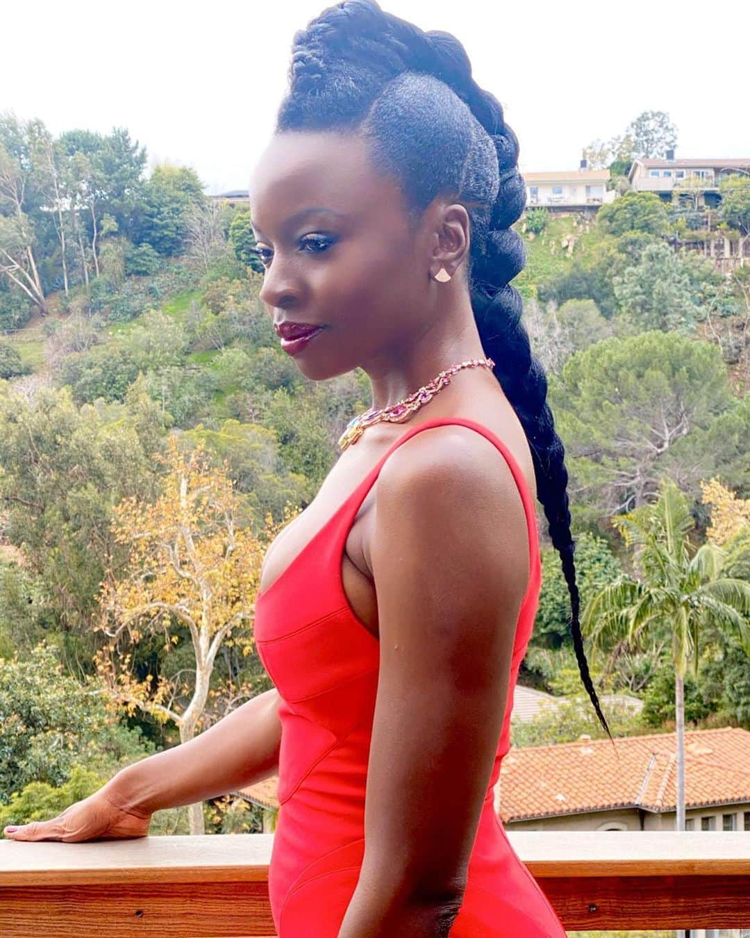 ダナイ・グリラさんのインスタグラム写真 - (ダナイ・グリラInstagram)「Red-dy. #SAGAwards」1月21日 2時56分 - danaigurira