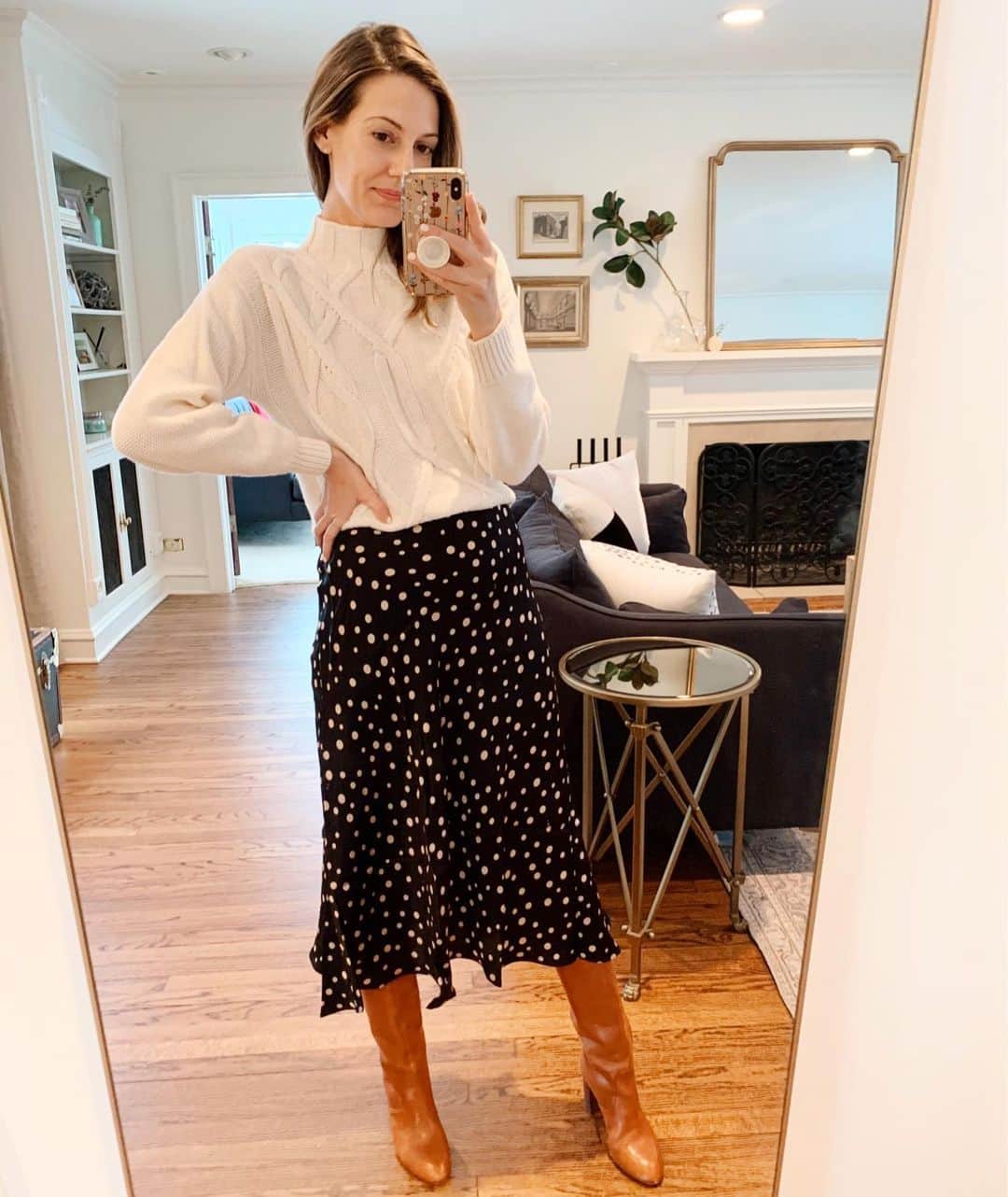 Anna Jane Wisniewskiさんのインスタグラム写真 - (Anna Jane WisniewskiInstagram)「If you missed my stories yesterday, I highlighted a few @hm items (the whole site is on sale) - which look is your favorite?  And check out the blog for a few sales happening today!  http://liketk.it/2Jjk3 #liketkit @liketoknow.it #hmxme」1月21日 3時26分 - seeannajane