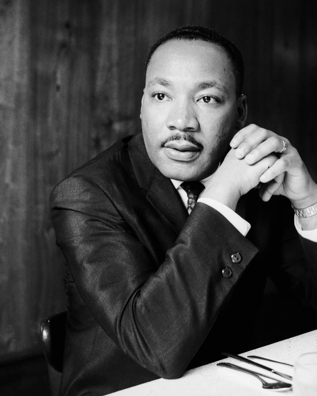 Polo Ralph Laurenさんのインスタグラム写真 - (Polo Ralph LaurenInstagram)「An Inspiring Life: Martin Luther King Jr.'s legacy of peace is honored, in remembrance of his birthday, as a national day of service.  #MLK」1月21日 4時01分 - poloralphlauren