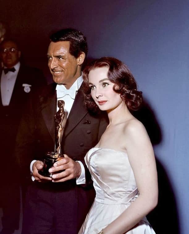 オリバーピープルズさんのインスタグラム写真 - (オリバーピープルズInstagram)「Cary Grant and Jean Simmons photographed at the 30th Annual Academy Awards in 1958. #OPInspiration」1月21日 4時11分 - oliverpeoples