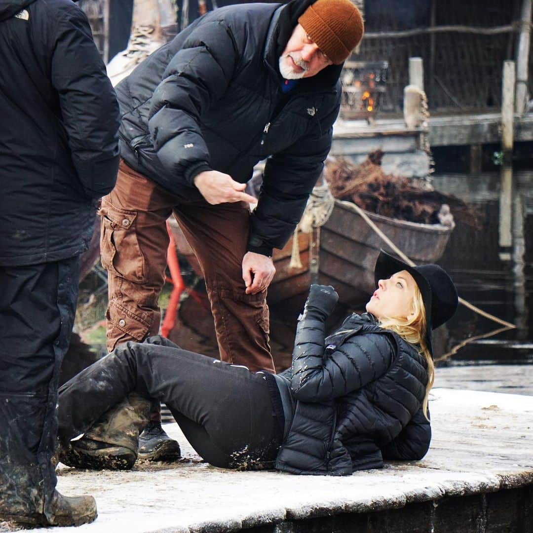 キャサリン・ウィニックのインスタグラム：「Getting down & dirty setting up the next shot.. 2 more days. 🎬 #Director #Vikings」
