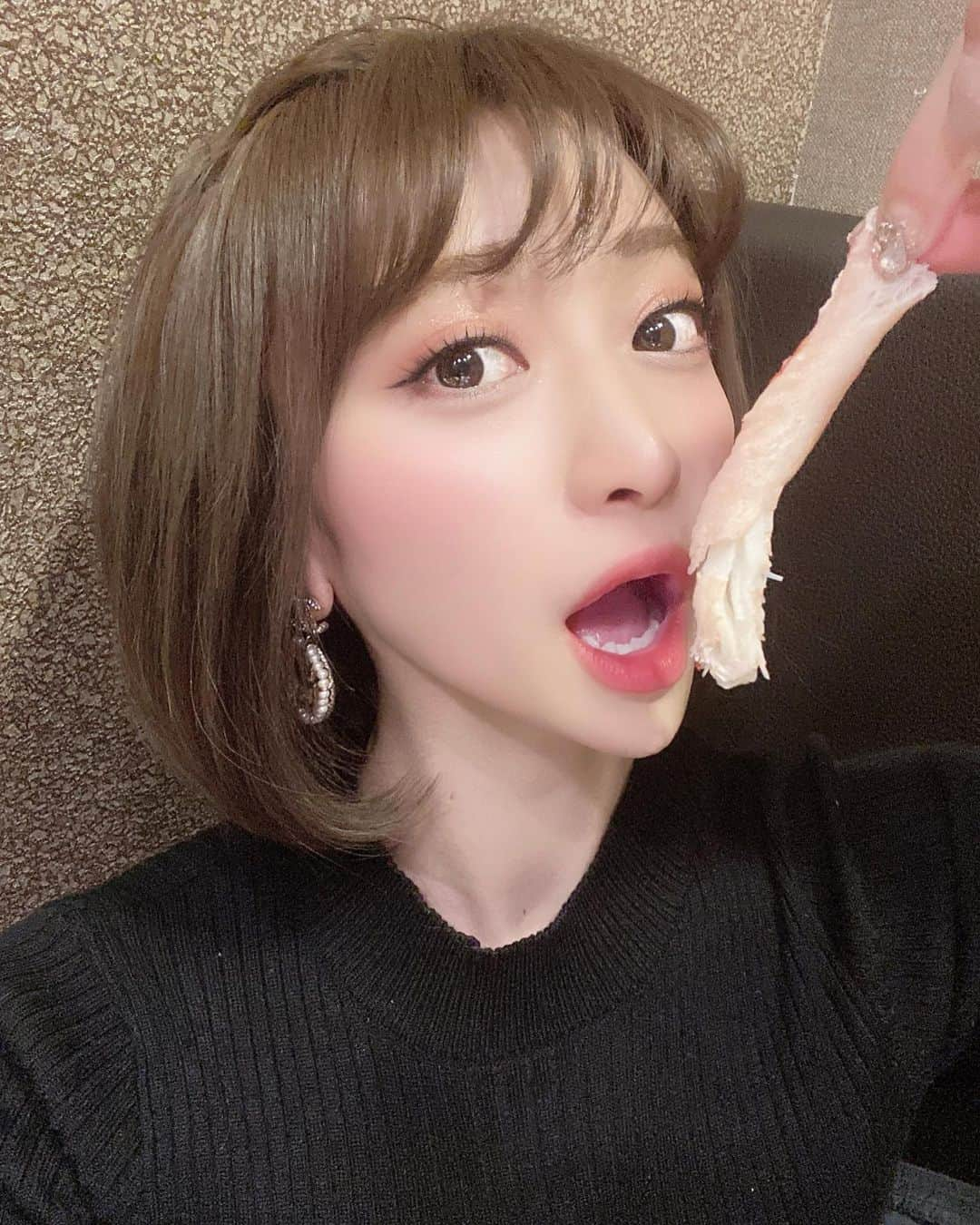 新部宏美さんのインスタグラム写真 - (新部宏美Instagram)「韓国で蟹をおなかいっっぱい食べました😍🥰🤩🥳 * 5人でズワイガニ4杯とタラバガニ一杯をぺろり🦀🦀🦀🦀🦀みんな終始無言でした🤣 ヒラメのお刺身も美味しかった❣️韓国で日本スタイルのお刺身を食べるのは初めてだったかも…💙 * #대게나라#テゲナラ#crabber#蟹#蟹料理#カニ#🦀#korea#seoul#수원화성#韓国料理#韓国旅行#韓国グルメ」1月21日 4時49分 - piromin_1202